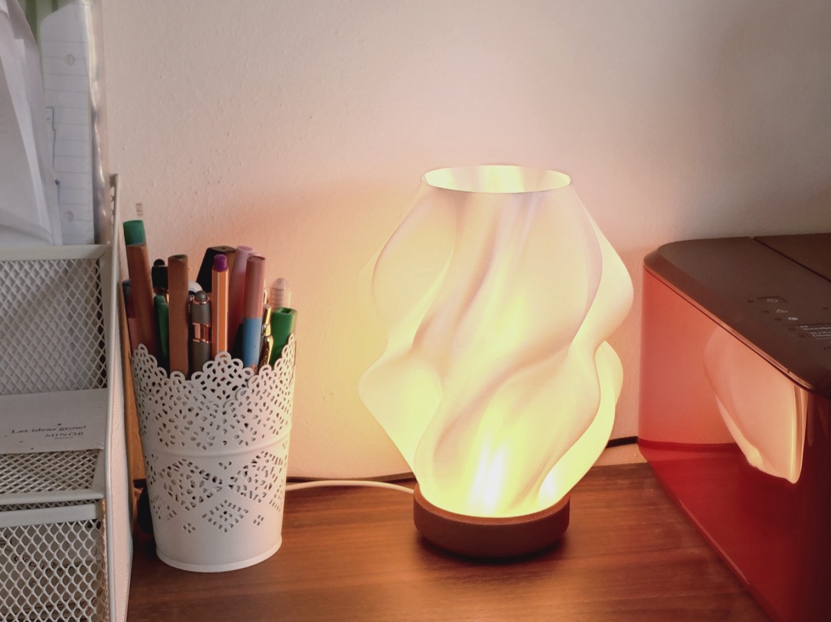 Waves table lamp, 3D-printed by make by arzisoft