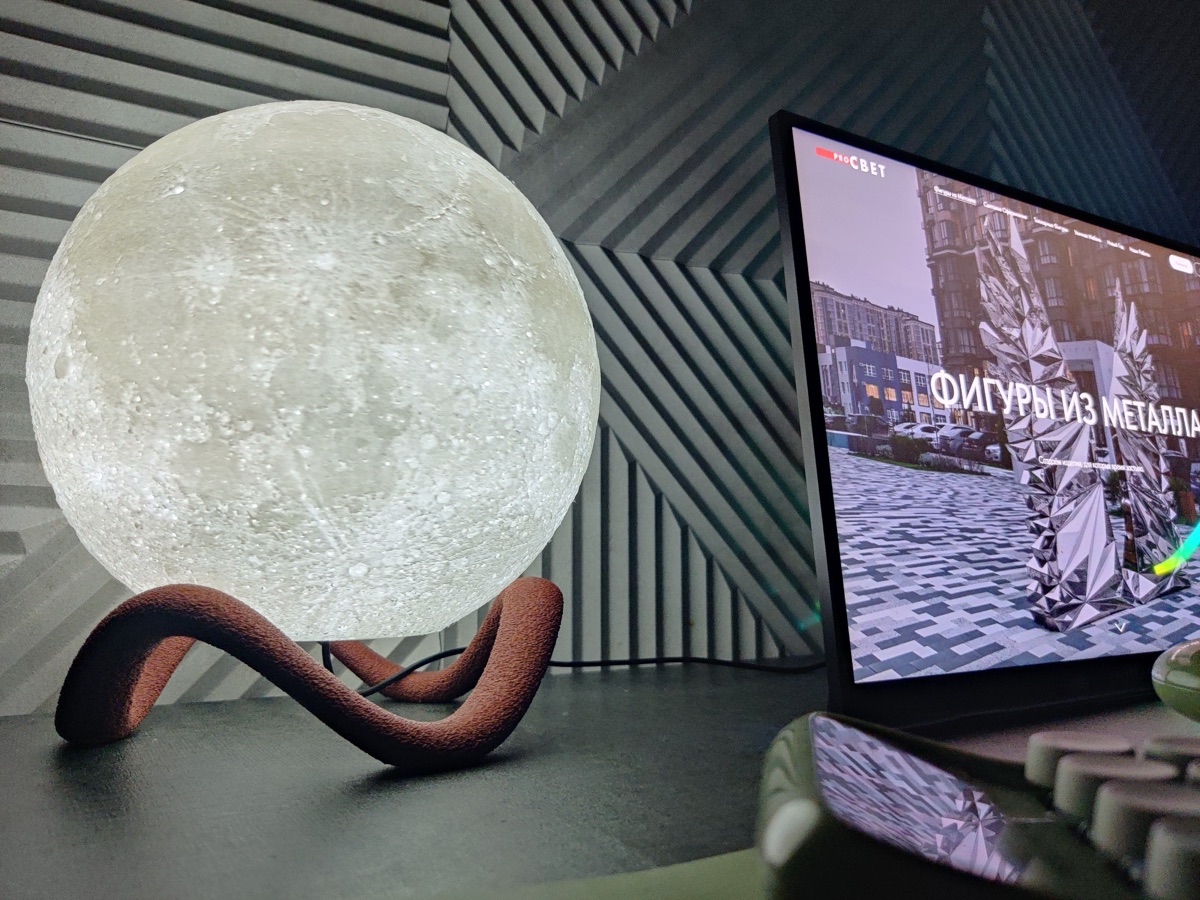 Moon lamp, 3D-printed by make by arzisoft